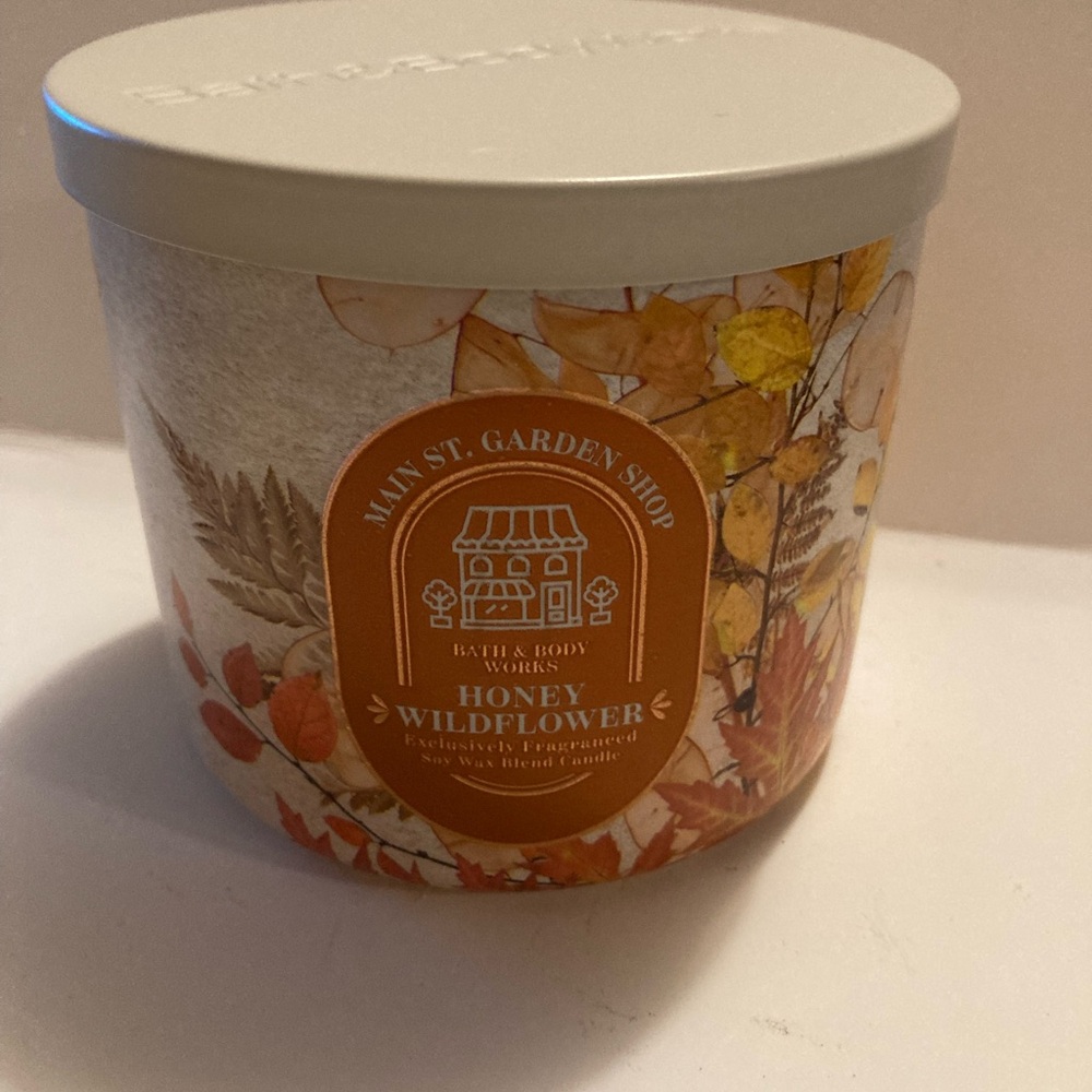 Bath & Body Works Honey Wildflower Candle - Orange and Cream